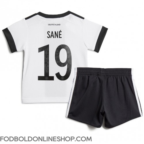 Tyskland Leroy Sane #19 Hjemme Trøje Børn VM 2022 Kortærmet (+ Korte bukser)